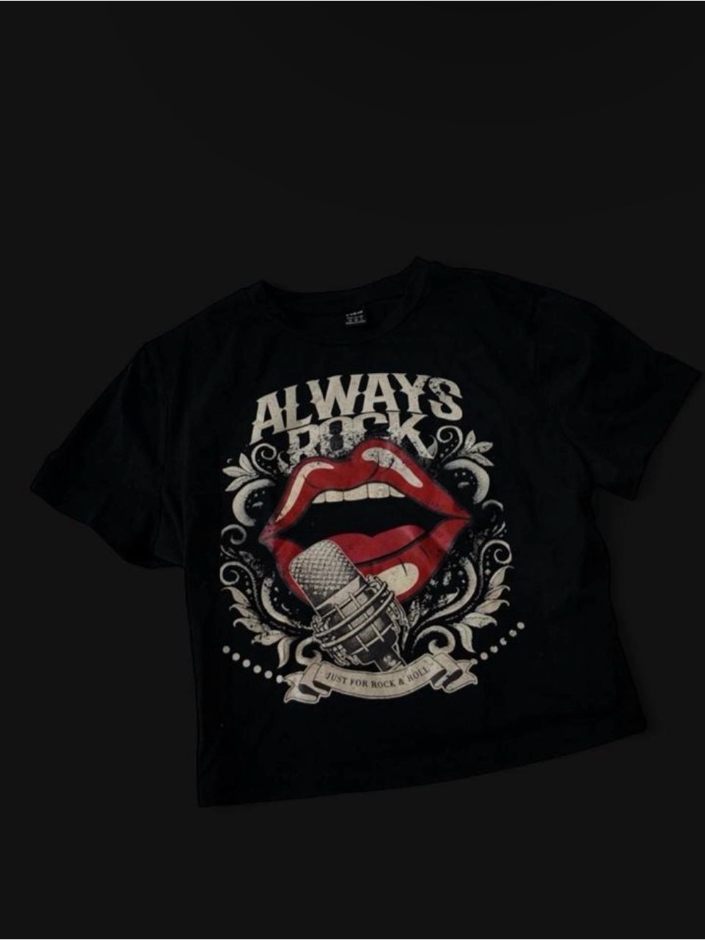 Black  'ALWAYS ROCK' graphic tee